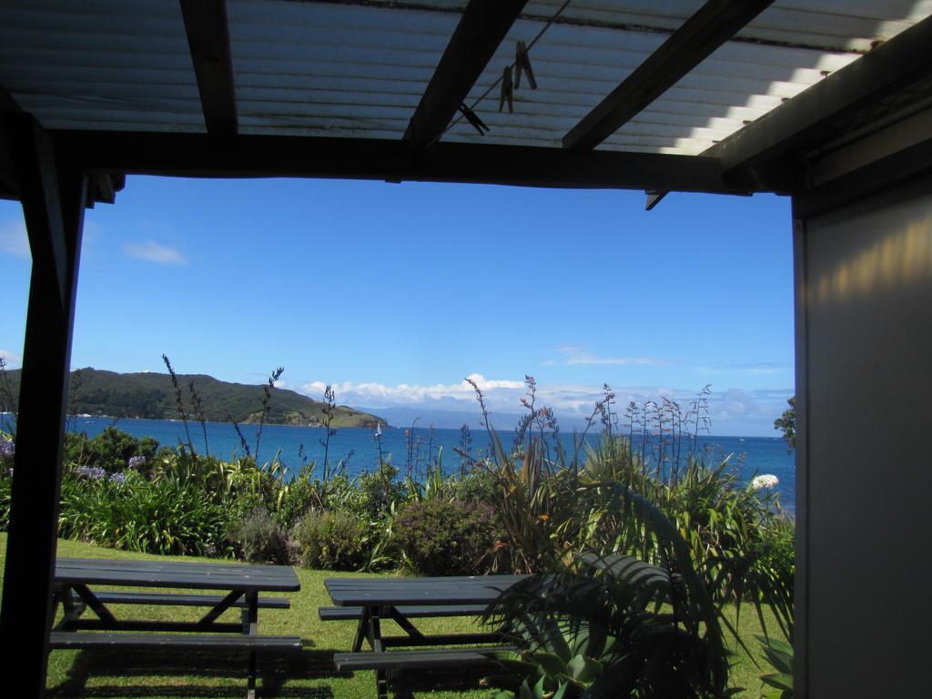 Tipi And Bobs Waterfront Lodge Tryphena Rum bild
