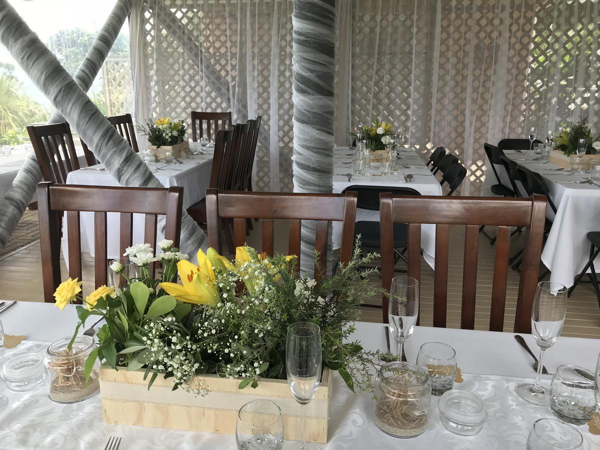 Tipi And Bobs Waterfront Lodge Tryphena Exteriör bild